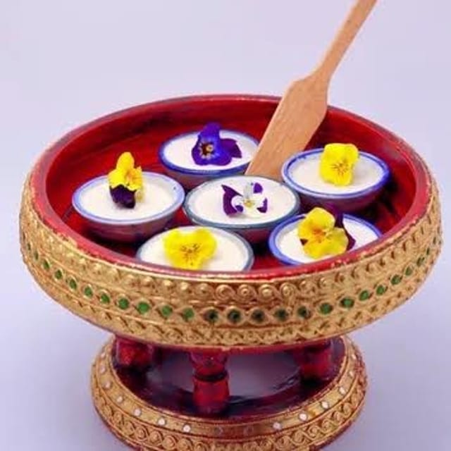 Khanom Tuay.